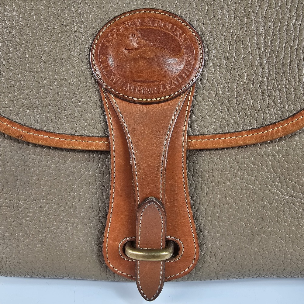 Vtg 90's Dooney & Bourke All Weather Leather Crossbody Bag Essex Flap Tan USA - Picture 3 of 16
